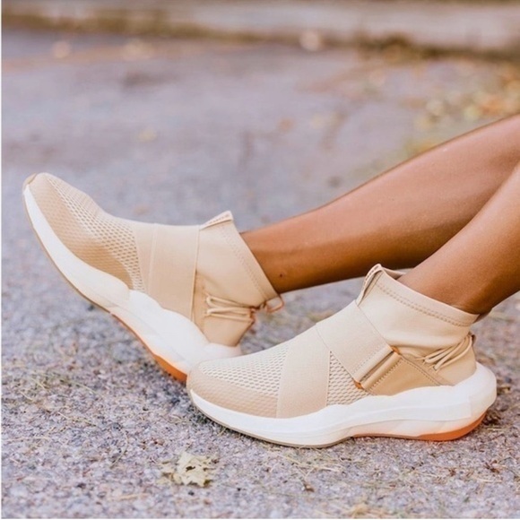 Sorel Explorer Defy Mid Top Sneaker women  8 - Picture 1 of 13